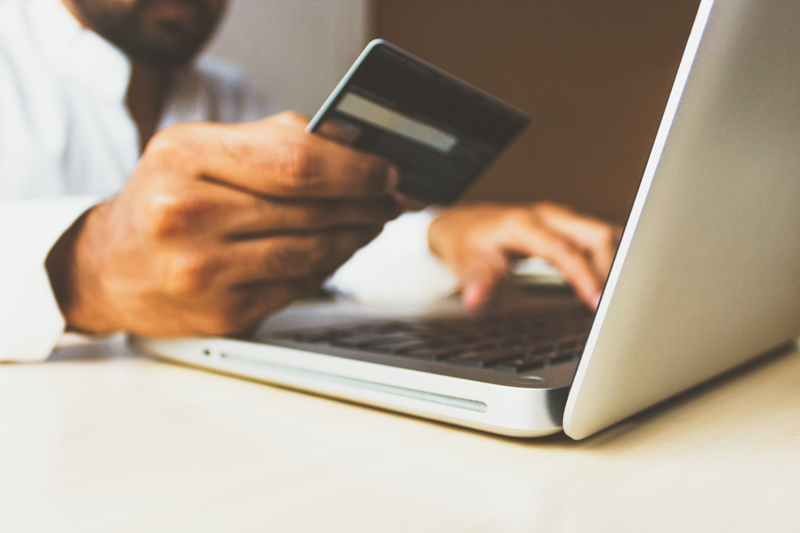 who pays for credit card fraud content image